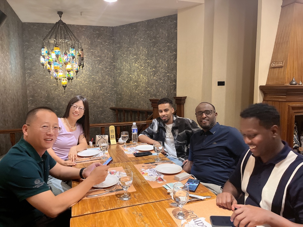 Maxwind Tire Customer Visiting